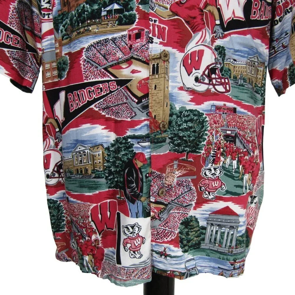 VTG Reyn Spooner S WISCONSIN BADGERS NCAA Big 10 Football Bucky Madison Shirt